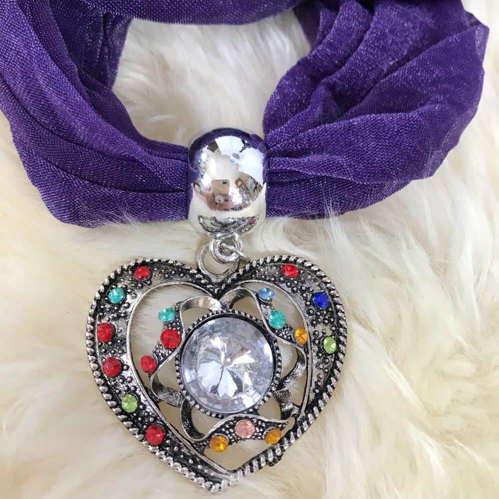 🟠 5/25 Gorgeous Heart Pendant Purple Scarf
